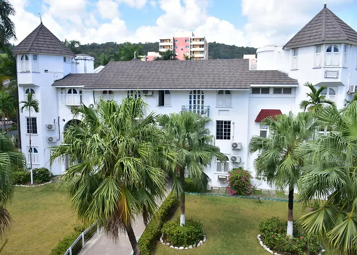Czar's Seaside Serenity@ Sandcastle, Ocho Rios. Apartment